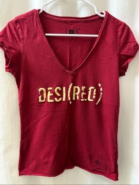 GAP Vintage Red V-Neck 'DESI(RED)' Graphic Tee